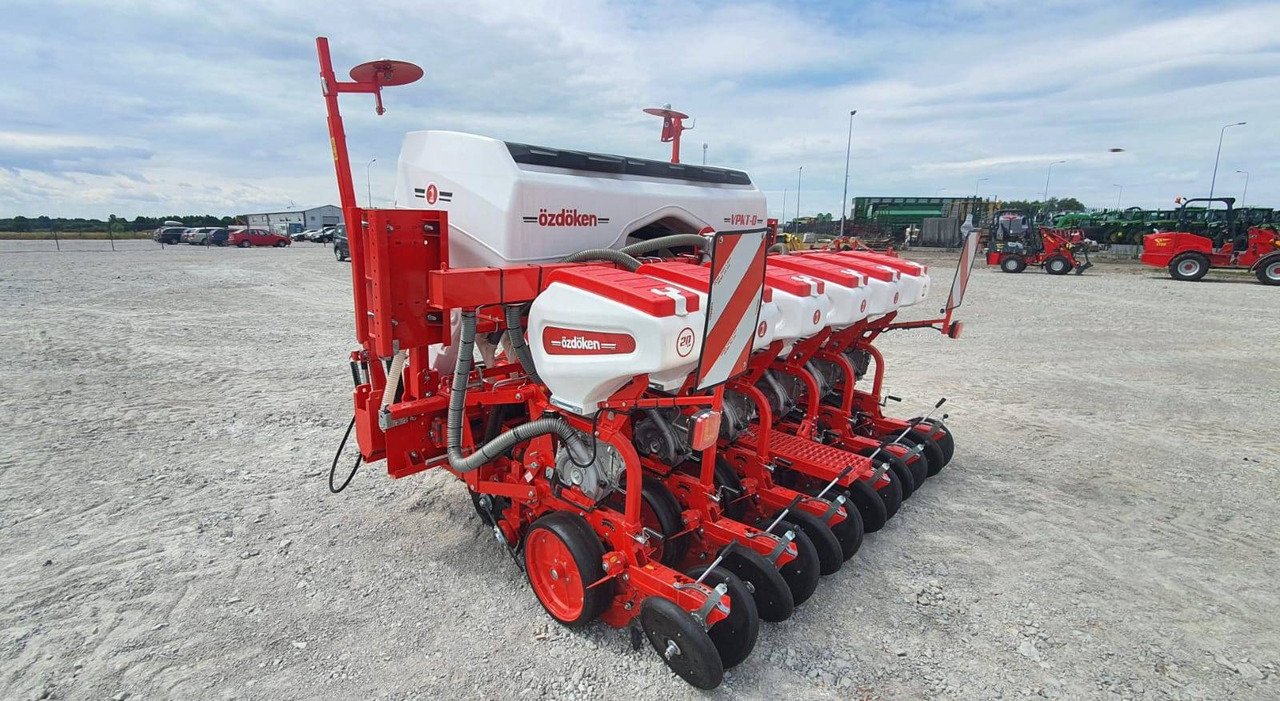 Ozdoken pneumatic precision seeder model VPKT-DG6 - on stock - Semoir monograine: photos 1 Ozdoken pneumatic precision seeder model VPKT-DG6 - on stock - Semoir monograine: photos 1