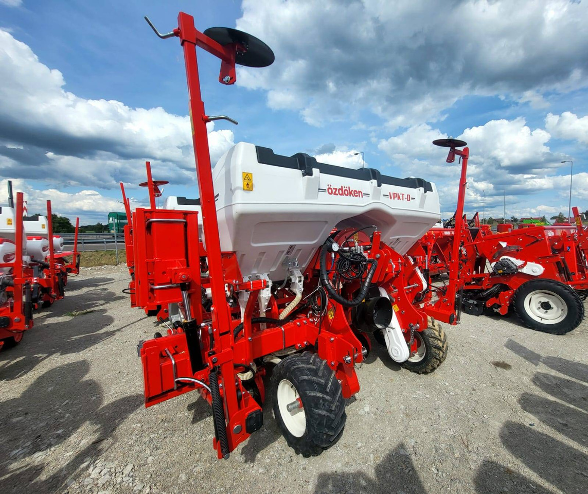 Ozdoken six-row pneumatic precision seeder, VPKT-DG6, PVC fertiliser tank - on stock - Semoir monograine: photos 1 Ozdoken six-row pneumatic precision seeder, VPKT-DG6, PVC fertiliser tank - on stock - Semoir monograine: photos 1