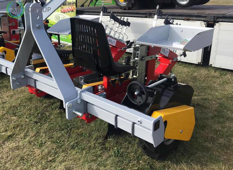 Solan S241-R semi-automatic grapple 2 row planter - Semoir/ Planteuse: photos 1 Solan S241-R semi-automatic grapple 2 row planter - Semoir/ Planteuse: photos 1