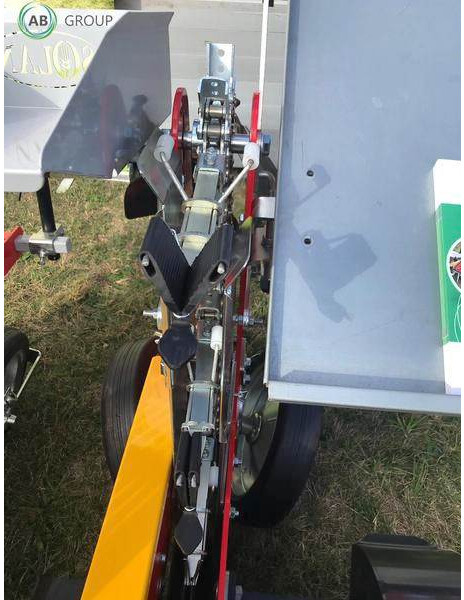 Solan Semi automatic finger planter 2 rows/Plantad - Planteuse de pommes de terre: photos 4 Solan Semi automatic finger planter 2 rows/Plantad - Planteuse de pommes de terre: photos 4
