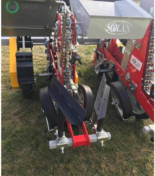 Solan Semi automatic finger planter 2 rows/Plantad - Planteuse de pommes de terre: photos 3 Solan Semi automatic finger planter 2 rows/Plantad - Planteuse de pommes de terre: photos 3