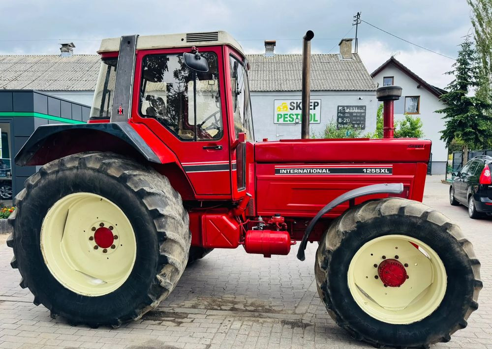 Case IH 1255 XL - Tracteur agricole: photos 2 Case IH 1255 XL - Tracteur agricole: photos 2