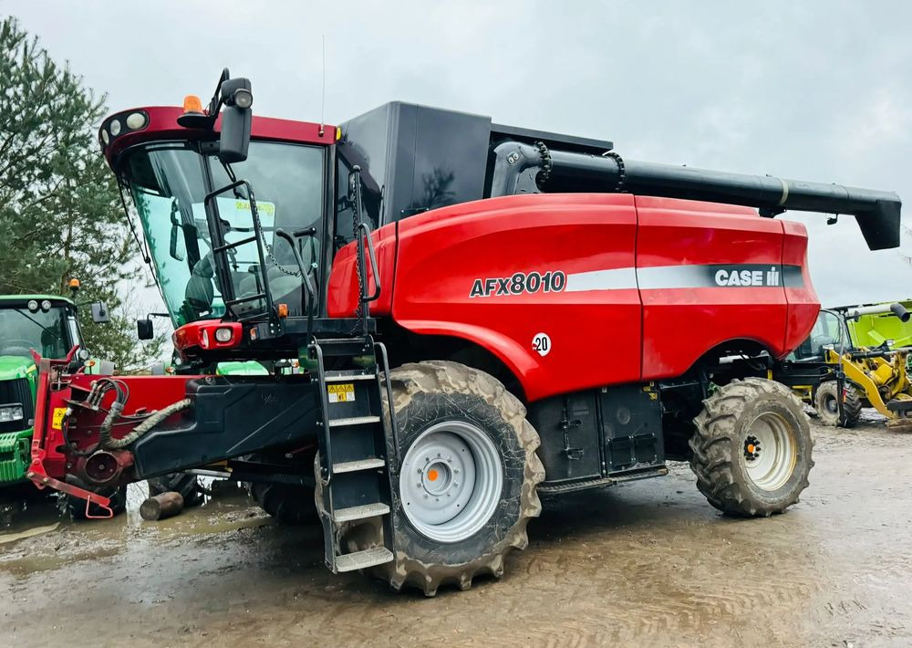 Case IH AFH 8010 - Moissonneuse-batteuse: photos 1 Case IH AFH 8010 - Moissonneuse-batteuse: photos 1