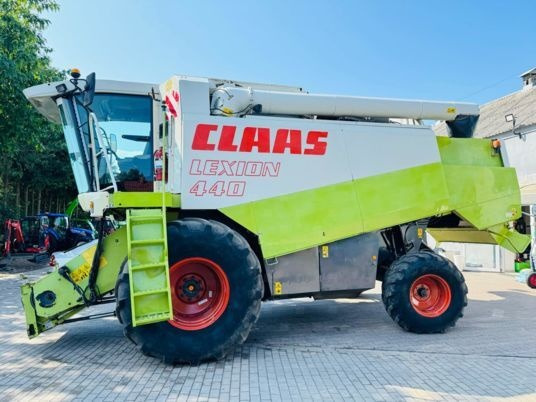 Claas LEXION 440 - Moissonneuse-batteuse: photos 1 Claas LEXION 440 - Moissonneuse-batteuse: photos 1