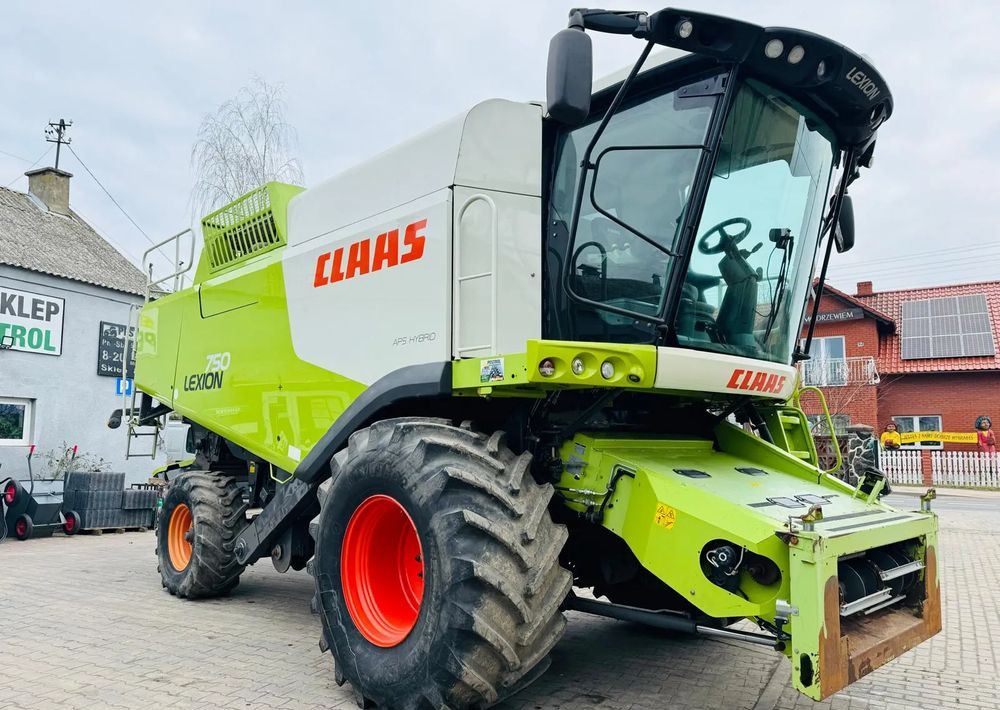 Claas LEXION 750 APS HYBRID - Moissonneuse-batteuse: photos 4 Claas LEXION 750 APS HYBRID - Moissonneuse-batteuse: photos 4