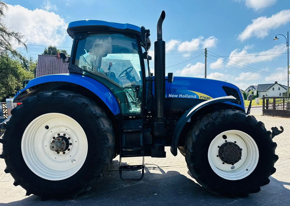 New Holland T7030 - Tracteur agricole: photos 2 New Holland T7030 - Tracteur agricole: photos 2