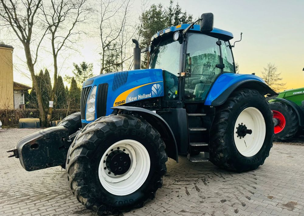 New Holland T8040 - Tracteur agricole: photos 5 New Holland T8040 - Tracteur agricole: photos 5
