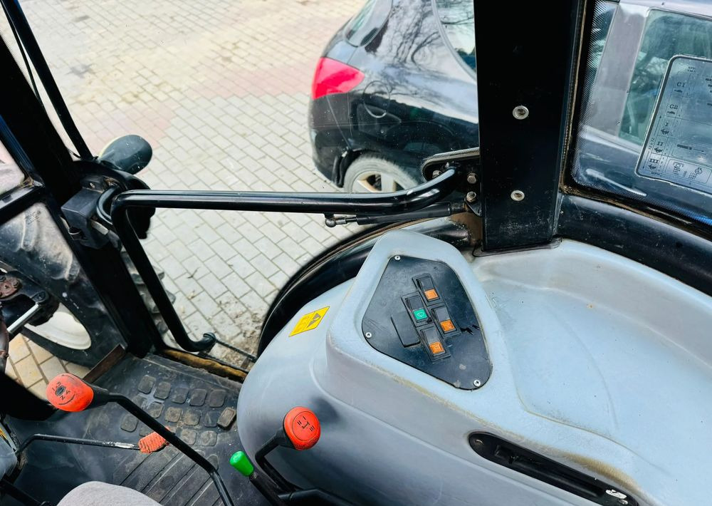 New Holland TD5050 - Tracteur agricole: photos 5 New Holland TD5050 - Tracteur agricole: photos 5