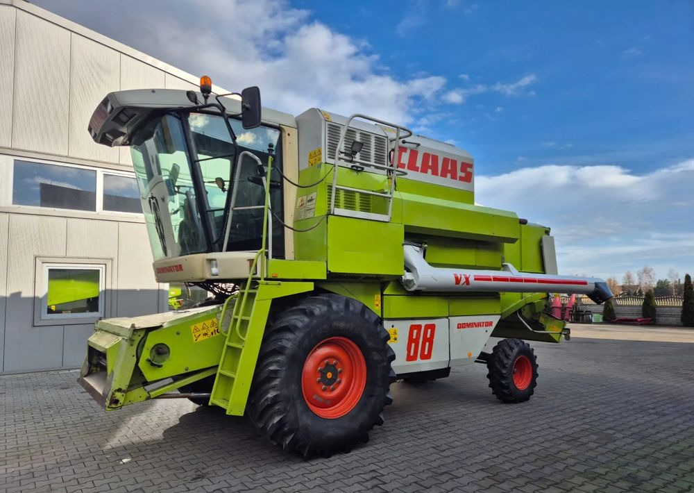 Claas Dominator VX 88 - Moissonneuse-batteuse: photos 1 Claas Dominator VX 88 - Moissonneuse-batteuse: photos 1