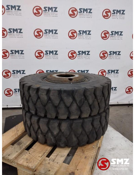 Bridgestone Occ industrieband Bridgestone 8.25-15 - Pneu pour Camion: photos 1 Bridgestone Occ industrieband Bridgestone 8.25-15 - Pneu pour Camion: photos 1