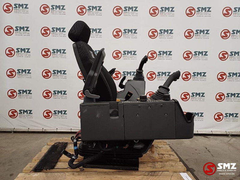 Caterpillar Seat complete Caterpillar - Cabine et intérieur pour Matériel de manutention: photos 3 Caterpillar Seat complete Caterpillar - Cabine et intérieur pour Matériel de manutention: photos 3