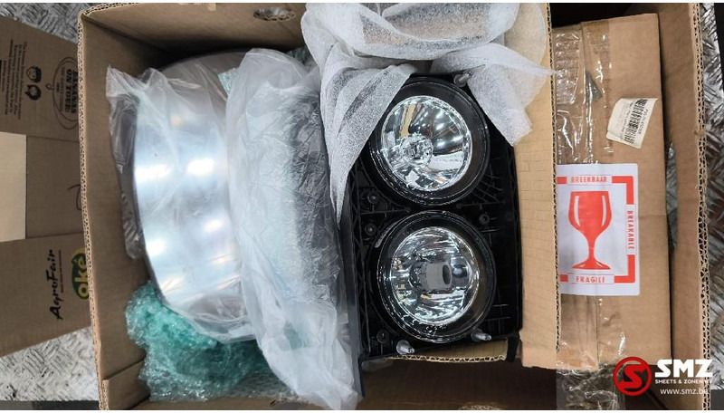 DAF Lot onderdelen DAF + Renault - Rétroviseur pour Camion: photos 1 DAF Lot onderdelen DAF + Renault - Rétroviseur pour Camion: photos 1