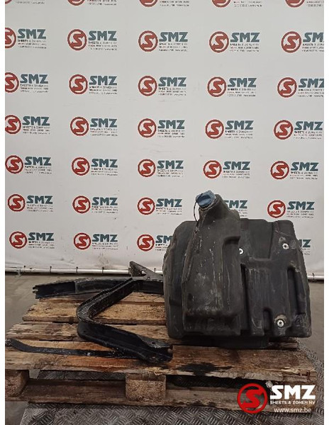 DAF Occ AdBluetank 90L + steunen DAF - Système de carburant pour Camion: photos 3 DAF Occ AdBluetank 90L + steunen DAF - Système de carburant pour Camion: photos 3