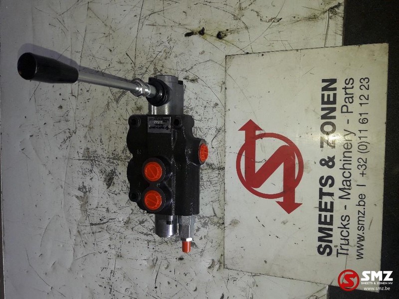 Diversen Stuurventiel 80 l/min - Valve hydraulique pour Camion: photos 1 Diversen Stuurventiel 80 l/min - Valve hydraulique pour Camion: photos 1