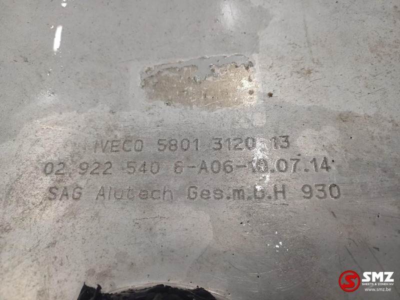 Iveco Occ brandstoftank met steunen 610L Iveco - Réservoir de carburant pour Camion: photos 5 Iveco Occ brandstoftank met steunen 610L Iveco - Réservoir de carburant pour Camion: photos 5