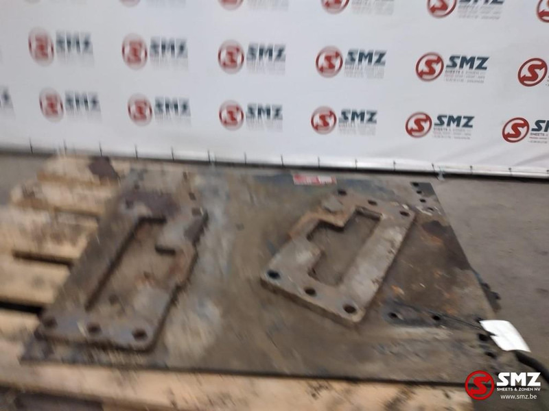 Iveco Occ montageplaat koppelschotel Iveco - Sellette d'attelage pour Camion: photos 2 Iveco Occ montageplaat koppelschotel Iveco - Sellette d'attelage pour Camion: photos 2