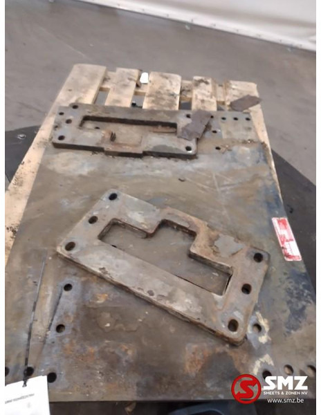 Iveco Occ montageplaat koppelschotel Iveco - Sellette d'attelage pour Camion: photos 1 Iveco Occ montageplaat koppelschotel Iveco - Sellette d'attelage pour Camion: photos 1