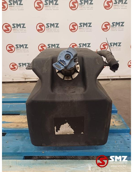 MAN Occ AdBluetank 40L MAN - Système de carburant pour Camion: photos 1 MAN Occ AdBluetank 40L MAN - Système de carburant pour Camion: photos 1