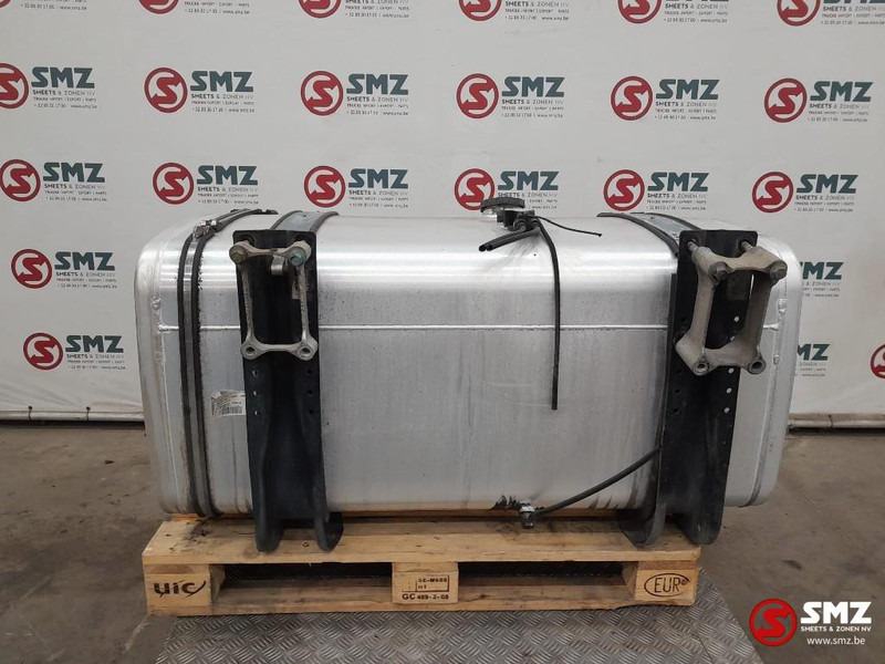 MAN Occ brandstoftank + steunen 490L MAN - Réservoir de carburant pour Camion: photos 2 MAN Occ brandstoftank + steunen 490L MAN - Réservoir de carburant pour Camion: photos 2