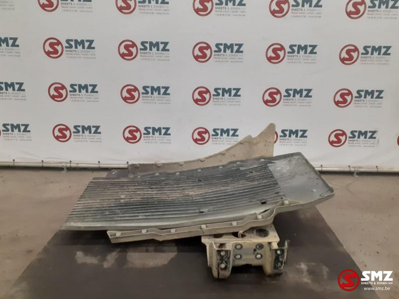 MAN Occ spatbord vooraan rechts + spatbordhouder MAN - Carrosserie et extérieur pour Camion: photos 3 MAN Occ spatbord vooraan rechts + spatbordhouder MAN - Carrosserie et extérieur pour Camion: photos 3