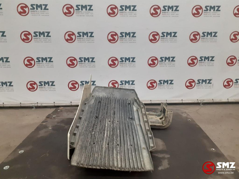 MAN Occ spatbord vooraan rechts + spatbordhouder MAN - Carrosserie et extérieur pour Camion: photos 2 MAN Occ spatbord vooraan rechts + spatbordhouder MAN - Carrosserie et extérieur pour Camion: photos 2