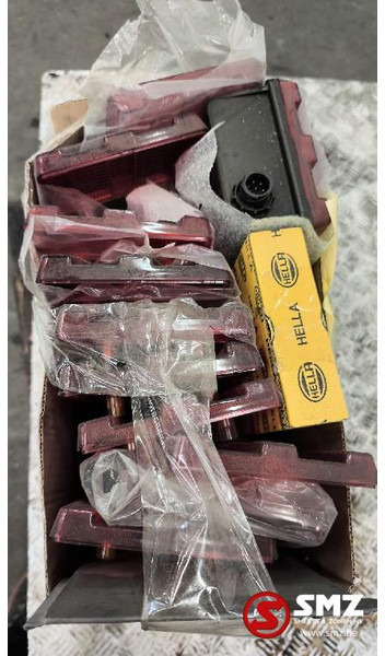 Mercedes-Benz Lot onderdelen Mercedes - Feu arrière pour Camion: photos 1 Mercedes-Benz Lot onderdelen Mercedes - Feu arrière pour Camion: photos 1