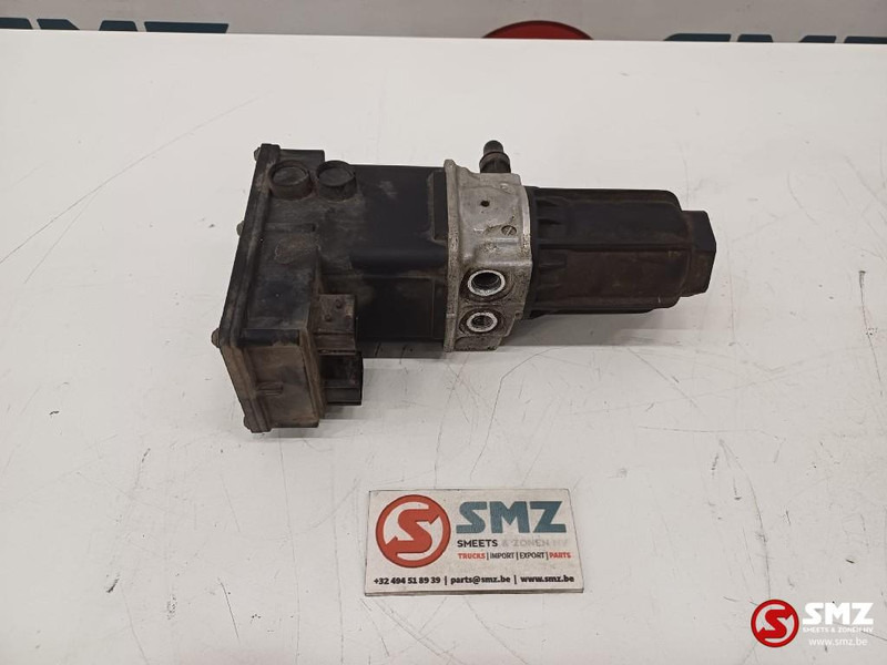 Mercedes-Benz Occ AdBlue module Mercedes - Système de carburant pour Camion: photos 2 Mercedes-Benz Occ AdBlue module Mercedes - Système de carburant pour Camion: photos 2