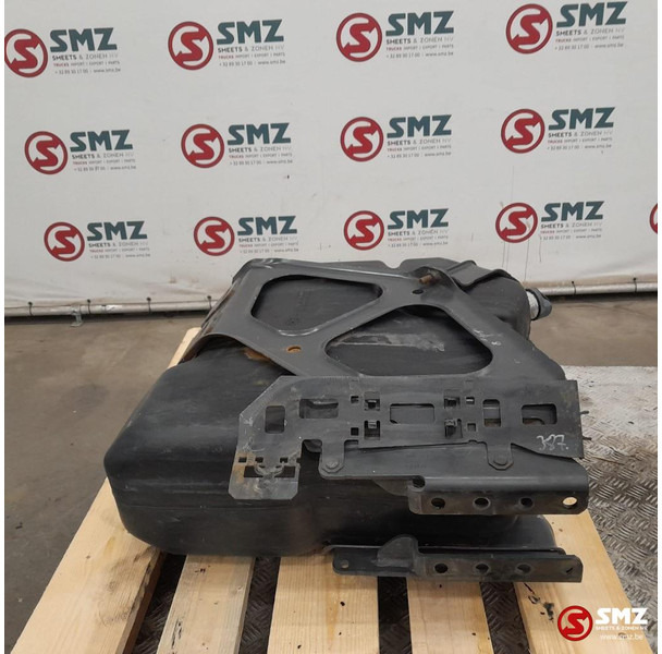 Mercedes-Benz Occ AdBluetank 60L + AdBlueniveausensor Mercedes - Système de carburant pour Camion: photos 5 Mercedes-Benz Occ AdBluetank 60L + AdBlueniveausensor Mercedes - Système de carburant pour Camion: photos 5