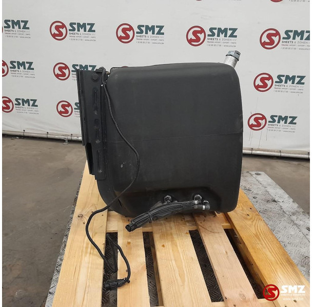 Mercedes-Benz Occ AdBluetank 85L + AdBlueniveausensor Mercedes - Système de carburant pour Camion: photos 4 Mercedes-Benz Occ AdBluetank 85L + AdBlueniveausensor Mercedes - Système de carburant pour Camion: photos 4