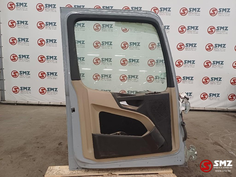 Mercedes-Benz Occ Deur links Actros MP4 - Portière et pièces pour Camion: photos 2 Mercedes-Benz Occ Deur links Actros MP4 - Portière et pièces pour Camion: photos 2
