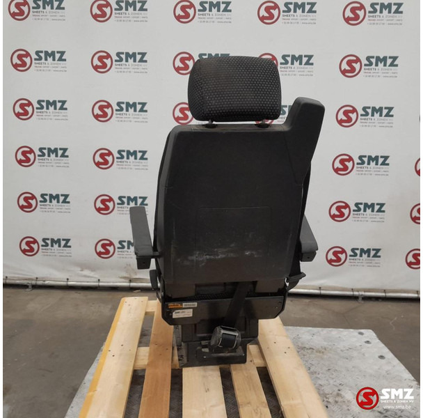 Mercedes-Benz Occ bijrijdersstoel Mercedes - Cabine et intérieur pour Camion: photos 2 Mercedes-Benz Occ bijrijdersstoel Mercedes - Cabine et intérieur pour Camion: photos 2