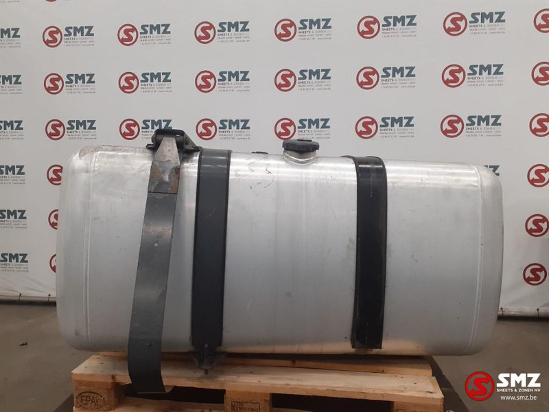 Mercedes-Benz Occ brandstoftank 570L Mercedes - Réservoir de carburant pour Camion: photos 1 Mercedes-Benz Occ brandstoftank 570L Mercedes - Réservoir de carburant pour Camion: photos 1