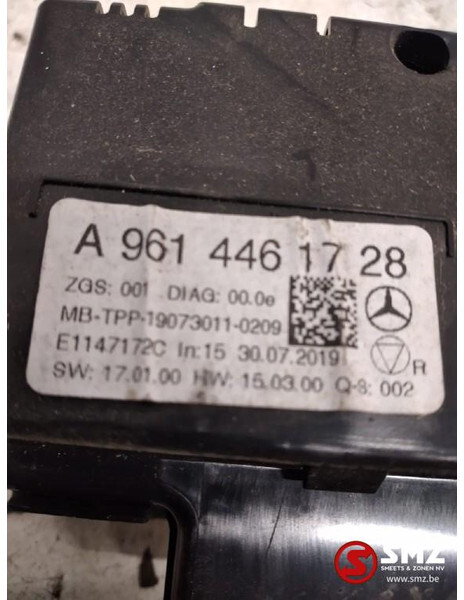 Mercedes-Benz Occ kachelbedieningspaneel Mercedes - Cabine et intérieur pour Camion: photos 2 Mercedes-Benz Occ kachelbedieningspaneel Mercedes - Cabine et intérieur pour Camion: photos 2