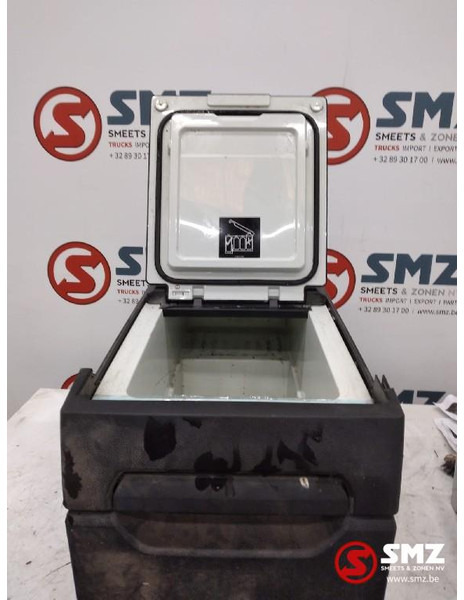 Mercedes-Benz Occ koelkast Mercedes - Cabine et intérieur pour Camion: photos 5 Mercedes-Benz Occ koelkast Mercedes - Cabine et intérieur pour Camion: photos 5