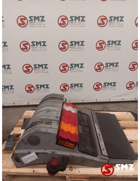 Mercedes-Benz Occ spatbord linksachteraan Mercedes Actros MP3 - Carrosserie et extérieur pour Camion: photos 3 Mercedes-Benz Occ spatbord linksachteraan Mercedes Actros MP3 - Carrosserie et extérieur pour Camion: photos 3