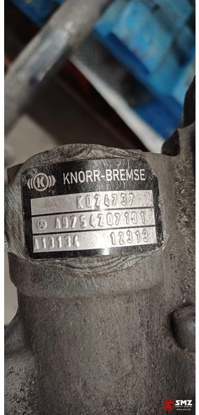 Mercedes-Benz Occ vooras VL3/23DC-5.3 + set bladveren vooras Mer - Commande de gouvernail pour Camion: photos 5 Mercedes-Benz Occ vooras VL3/23DC-5.3 + set bladveren vooras Mer - Commande de gouvernail pour Camion: photos 5
