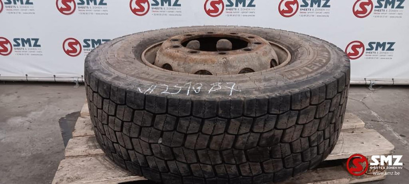 Michelin Occ vrachtwagenband Michelin 315/70R22.5 - Pneu pour Camion: photos 1 Michelin Occ vrachtwagenband Michelin 315/70R22.5 - Pneu pour Camion: photos 1