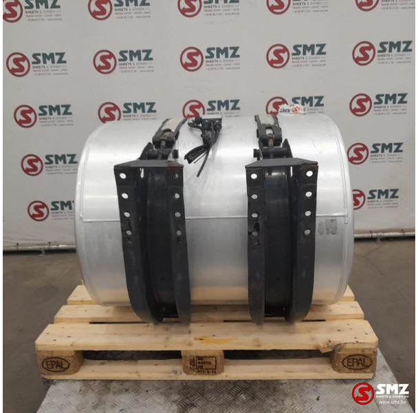 Renault Occ brandstoftank 360L + brandstofniveausensor Ren - Réservoir de carburant pour Camion: photos 2 Renault Occ brandstoftank 360L + brandstofniveausensor Ren - Réservoir de carburant pour Camion: photos 2