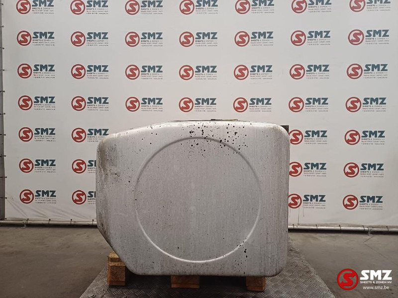 Renault Occ brandstoftank 735L Renault - Réservoir de carburant pour Camion: photos 3 Renault Occ brandstoftank 735L Renault - Réservoir de carburant pour Camion: photos 3