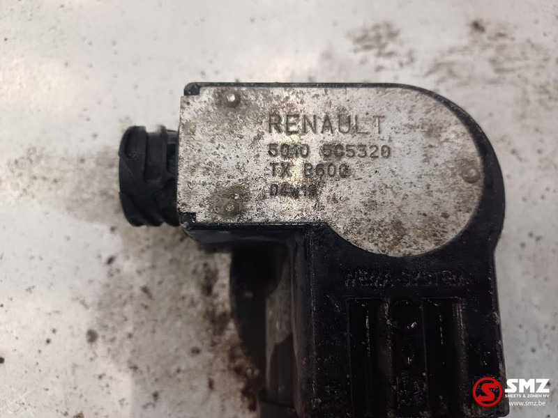 Renault Occ brandstoftank 735L Renault - Réservoir de carburant pour Camion: photos 5 Renault Occ brandstoftank 735L Renault - Réservoir de carburant pour Camion: photos 5