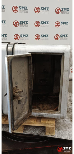 Renault Occ hydraulische tank 250L + materiaalkast Renault - Réservoir hydraulique pour Camion: photos 5 Renault Occ hydraulische tank 250L + materiaalkast Renault - Réservoir hydraulique pour Camion: photos 5