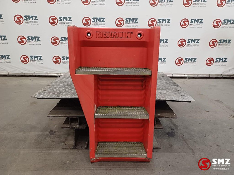 Renault Occ opstapbak links Renault - Cabine et intérieur pour Camion: photos 1 Renault Occ opstapbak links Renault - Cabine et intérieur pour Camion: photos 1