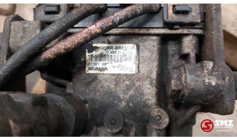 Scania Occ Drukmodulator ABS 24V (eenkanaals) EBS 2.2 - Valve de frein pour Camion: photos 2 Scania Occ Drukmodulator ABS 24V (eenkanaals) EBS 2.2 - Valve de frein pour Camion: photos 2