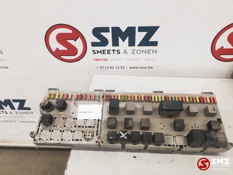 Scania Occ Zekeringskast Scania T114 - Fusible pour Camion: photos 1 Scania Occ Zekeringskast Scania T114 - Fusible pour Camion: photos 1