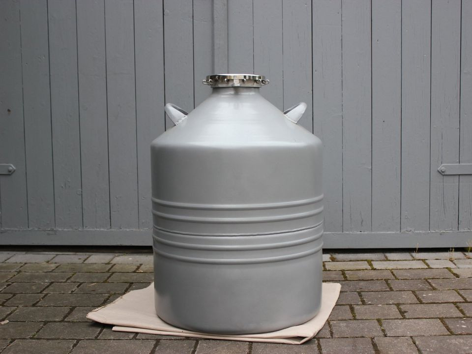 Cryotherm Container 50 L Dewar used for liquid nitrogen - Cuve de stockage: photos 1 Cryotherm Container 50 L Dewar used for liquid nitrogen - Cuve de stockage: photos 1