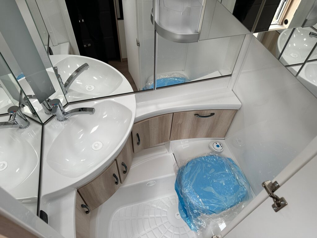 Caravane DE LUXE 495 UL 2024: photos 10 Caravane DE LUXE 495 UL 2024: photos 10