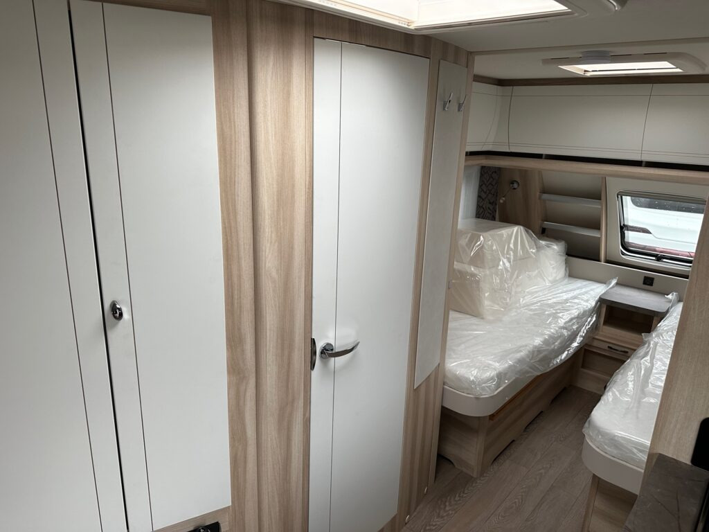 Caravane DE LUXE 495 UL 2024: photos 6 Caravane DE LUXE 495 UL 2024: photos 6