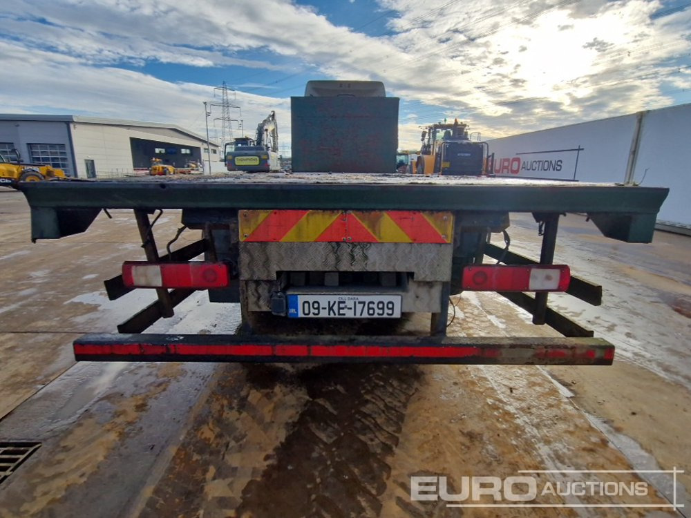 2009 Volvo 6x2 Flat Bed Lorry, Rear Lift, Manual Gearbox - Camion plateau: photos 4 2009 Volvo 6x2 Flat Bed Lorry, Rear Lift, Manual Gearbox - Camion plateau: photos 4