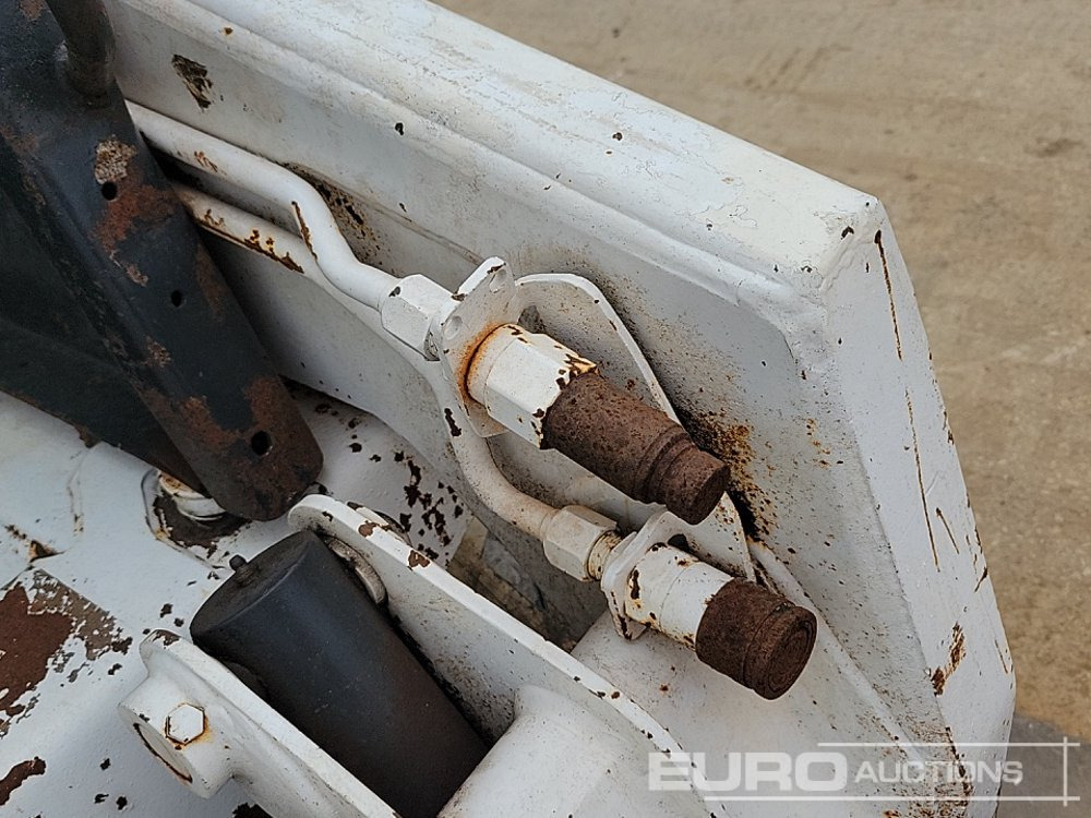 Mini chargeuse 2011 Bobcat S100: photos 24