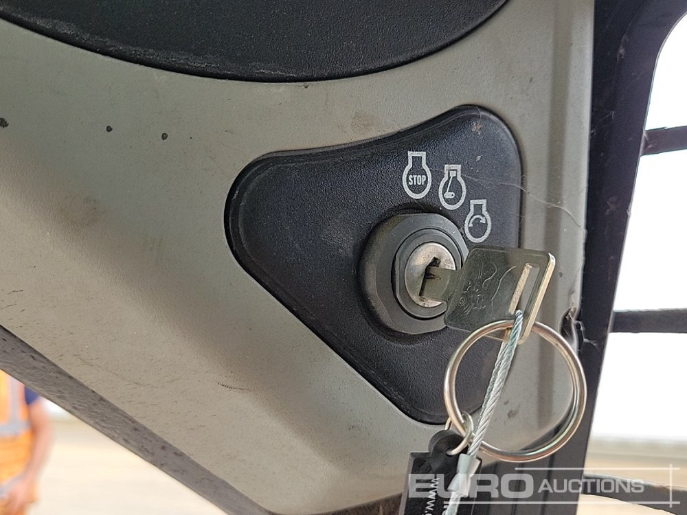 Mini chargeuse 2011 Bobcat S100: photos 37